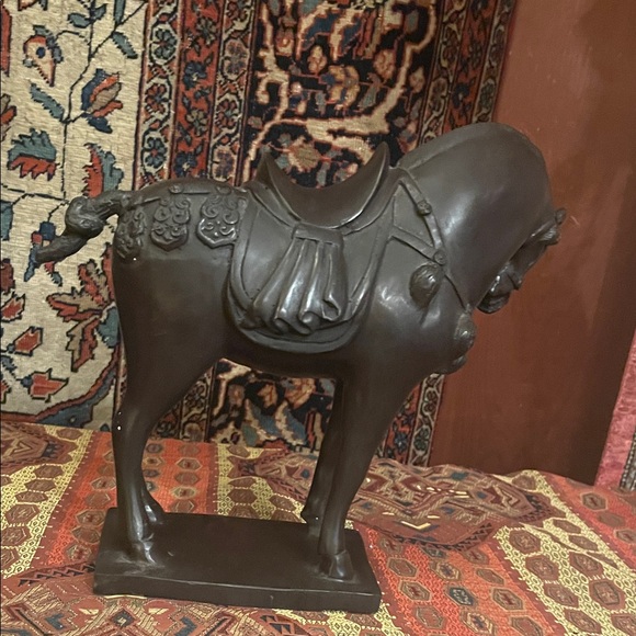 Elegant bronze Black Horse Sculpture - Picture 6 of 9